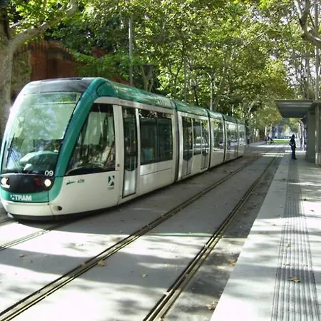 Con Jardin Cerca Playa Y A 15 Min De Plaza Catalunya En Tren